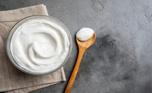 Yogur o proteína de suero: qué encontró un estudio sobre músculo y microbiota