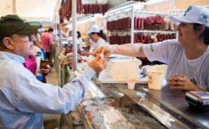 Brasil la industria láctea prueba un nuevo modelo de venta directa en Expointer