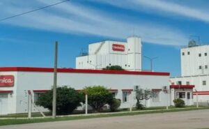 Lácteos Verónica debe US$ 80 millones y acordó vender dos plantas por US$ 15,5 millones