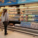 Leche en Argentina el precio al productor quedó 21,4 puntos detrás de la industria