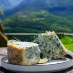 Queso Cabrales: por qué las cuevas son clave para crear sus famosas vetas azules Queso Cabrales: por qué las cuevas son clave para crear sus famosas vetas azules