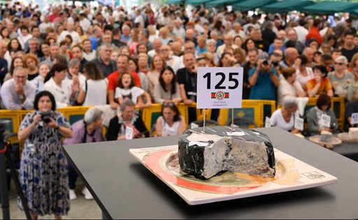 Un queso Cabrales de dos kilos se vendió por €37.500 y marcó un nuevo récord