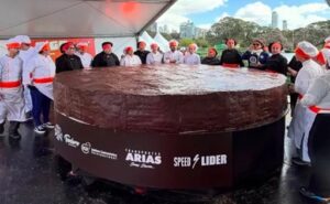 el alfajor más grande del mundo es argentino y rompió el Récord Guinness