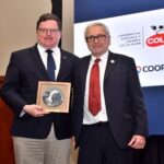 Chile: Fedeleche recibe reconocimiento por 20 años de trabajo en la cadena láctea Chile Fedeleche recibe reconocimiento por 20 años de trabajo en la cadena láctea