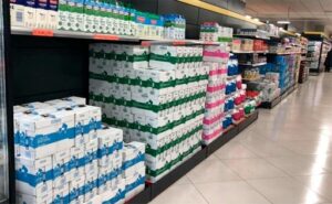 España perdió casi la mitad de sus granjas lecheras y COAG alerta por la guerra de precios